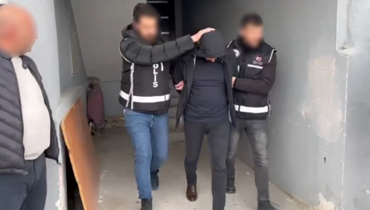 Dört İl, Dört Çete: Operasyonlarda Ateşli Silahlar ve El Bombası Cephaneliği Ortaya Çıkarıldı 71 dort vilayette dort ceteye operasyon silah ve el bombalari ele gecirildi 1GSORmAl
