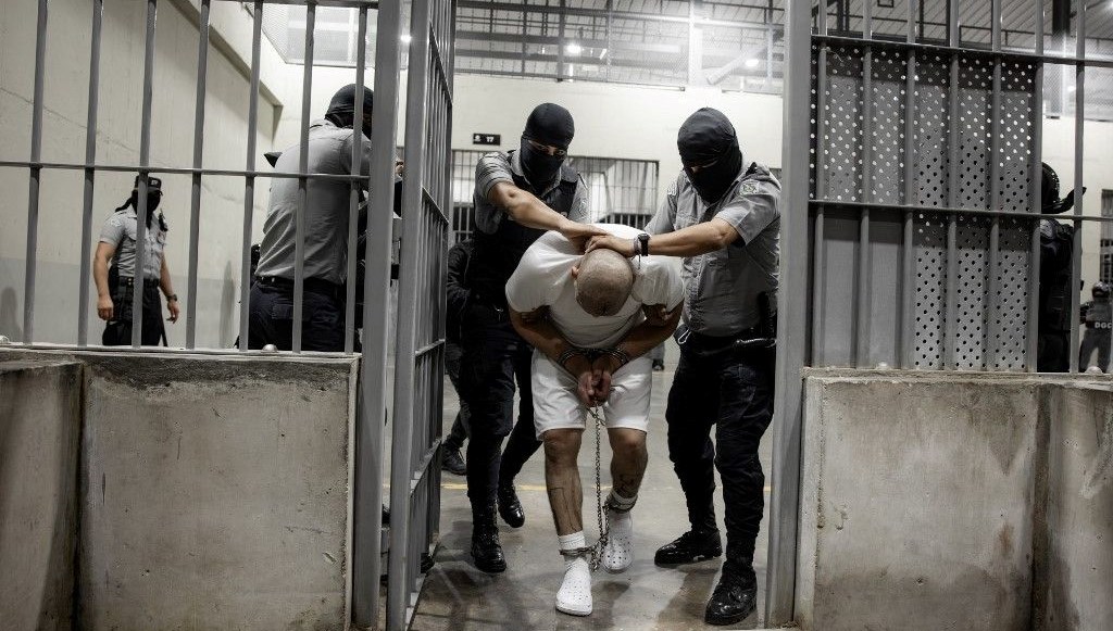 Trump karara meydan okurken, cehennem El Salvador'dan geliyor. 71 dunya uzerindeki cehennem trump karara meydan okudu gocmenler el salvadorda YfpldYY8