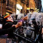 dunyada 8 mart avrupadan asyaya bayanlar sokaklara dokuldu rsxZs2Et