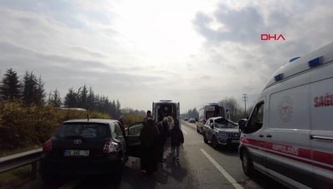 Düzce'de Kaza: Cip ve Otomobil Çarpıştı, Ortalık Savaş Alanına Döndü! 71 duzcede cip arabaya carpti 6 yarali 4KYEJMYy