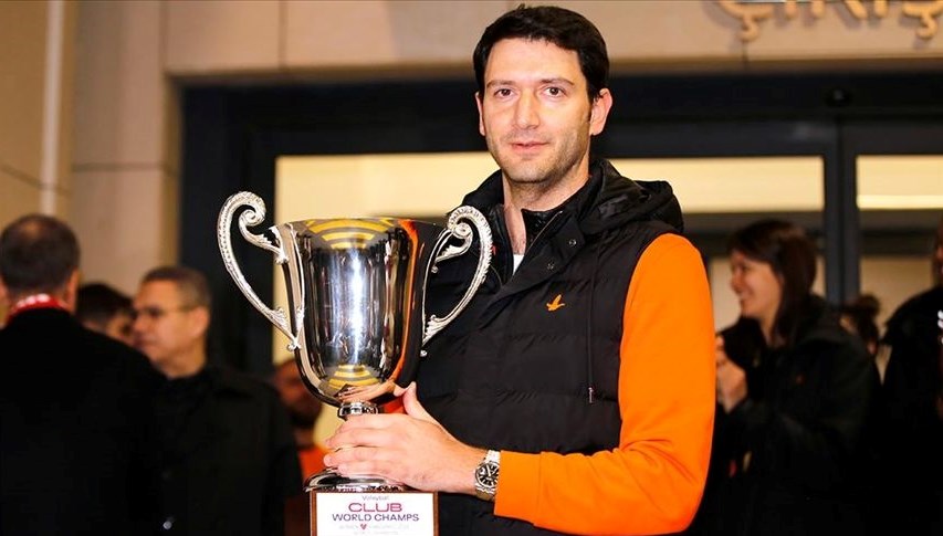 eczacibasi ferhat akbas ile yollarini ayirdi byNmSMDB