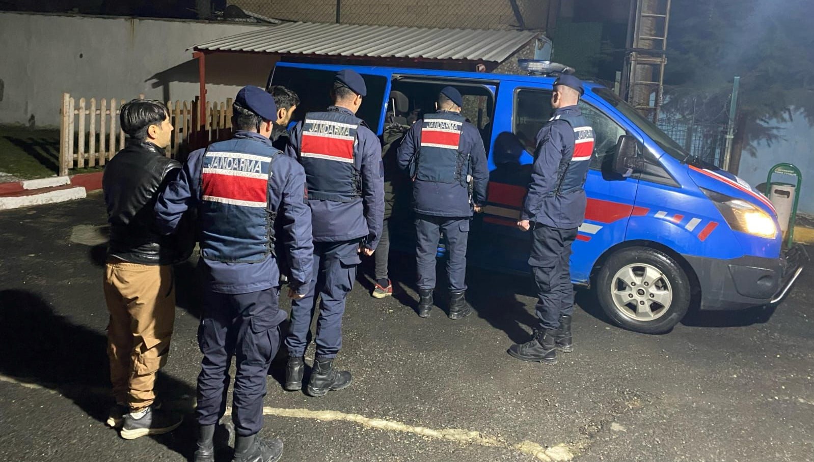 edirnede 17 sistemsiz gocmen yakalandi LhubMUzB