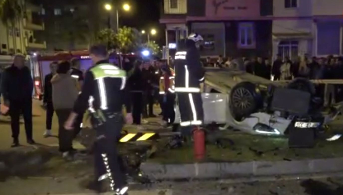 ehliyetsiz sofor kaza yapip kacti 4 kisi yaralandi