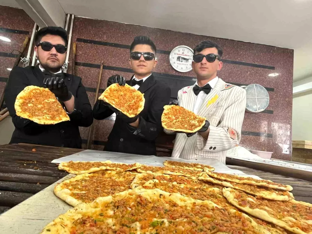 ekip elbiseli firincilar dikkat cekiyor G7mwKabS