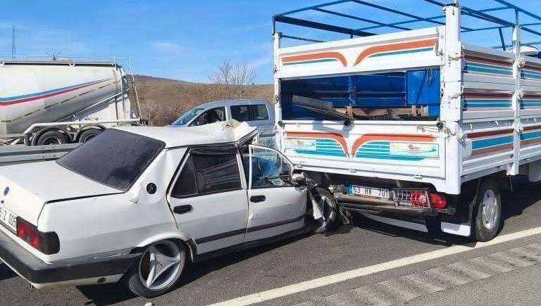 elazigda trafik kazasi 2 yarali t7GszYVV