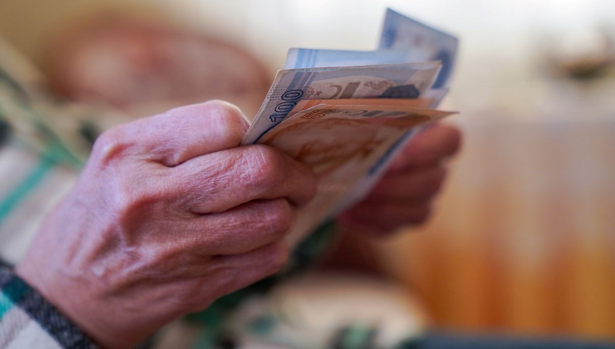 emekli bayram ikramiyesi farki odemelerinde son durum 1000 tl ikramiye farki yatti mi ne D5FfYCaw