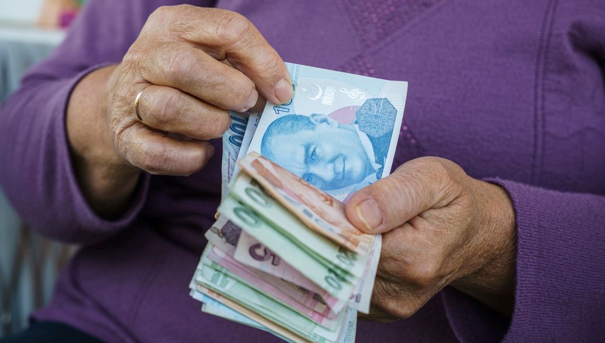 emekli ikramiyesi bugun yatirilacak 4 bin tlye cikaracak kanun teklifi meclise geliyor IwkgZFMs