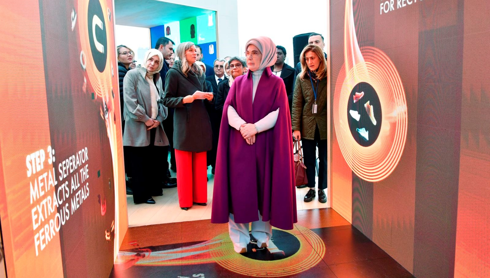 emine erdogandan bmdeki sifir atik standina ziyaret ngL2QOC1