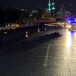 emniyet seridinde bekleyen motosikletliye araba carpti tDUpHYjq