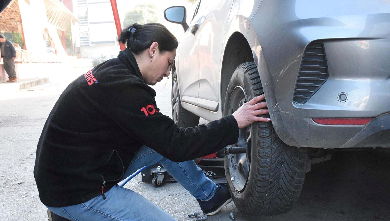 endustrinin bayan tamircileri esinden ogrendi meslekte usta oldu hQXKyStP