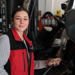 endustrinin tek bayan calisani melike hanimagabeyine ozendi artik forklift servisinde ciraklik yapiyor flhHAQVX