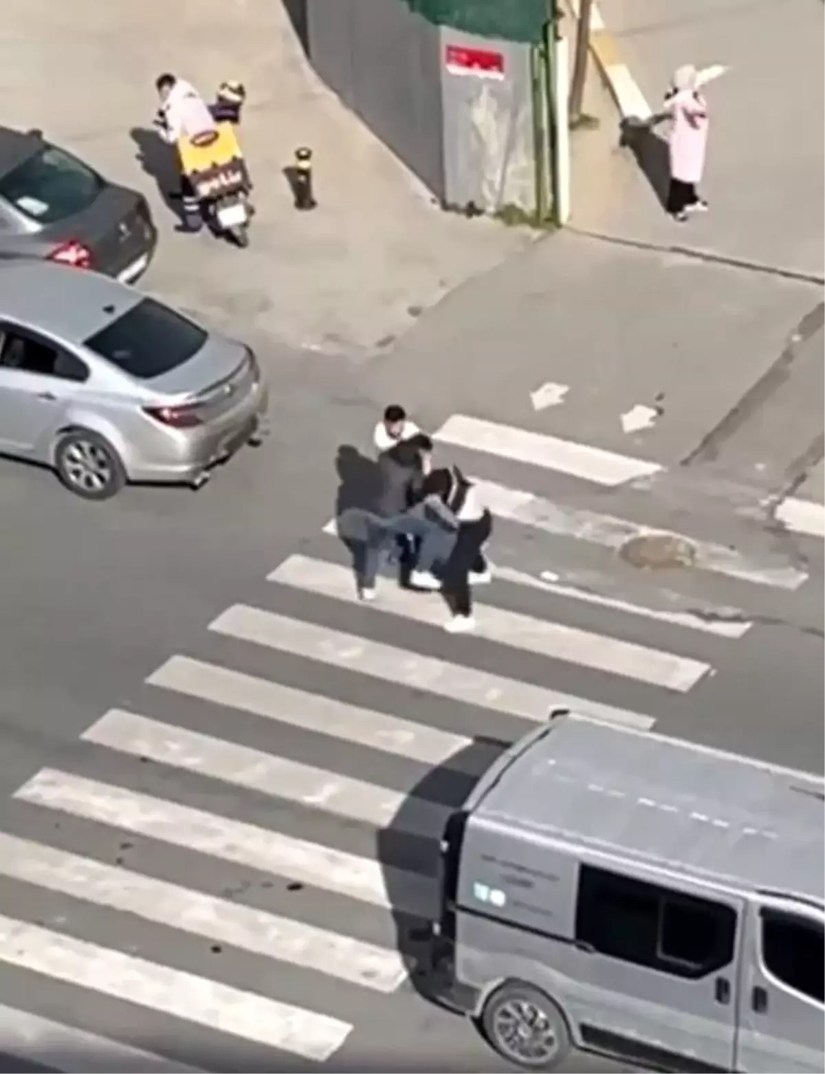 esenyurtta trafik arbedesi sofor otomobil ile carpti RDrQAdGJ