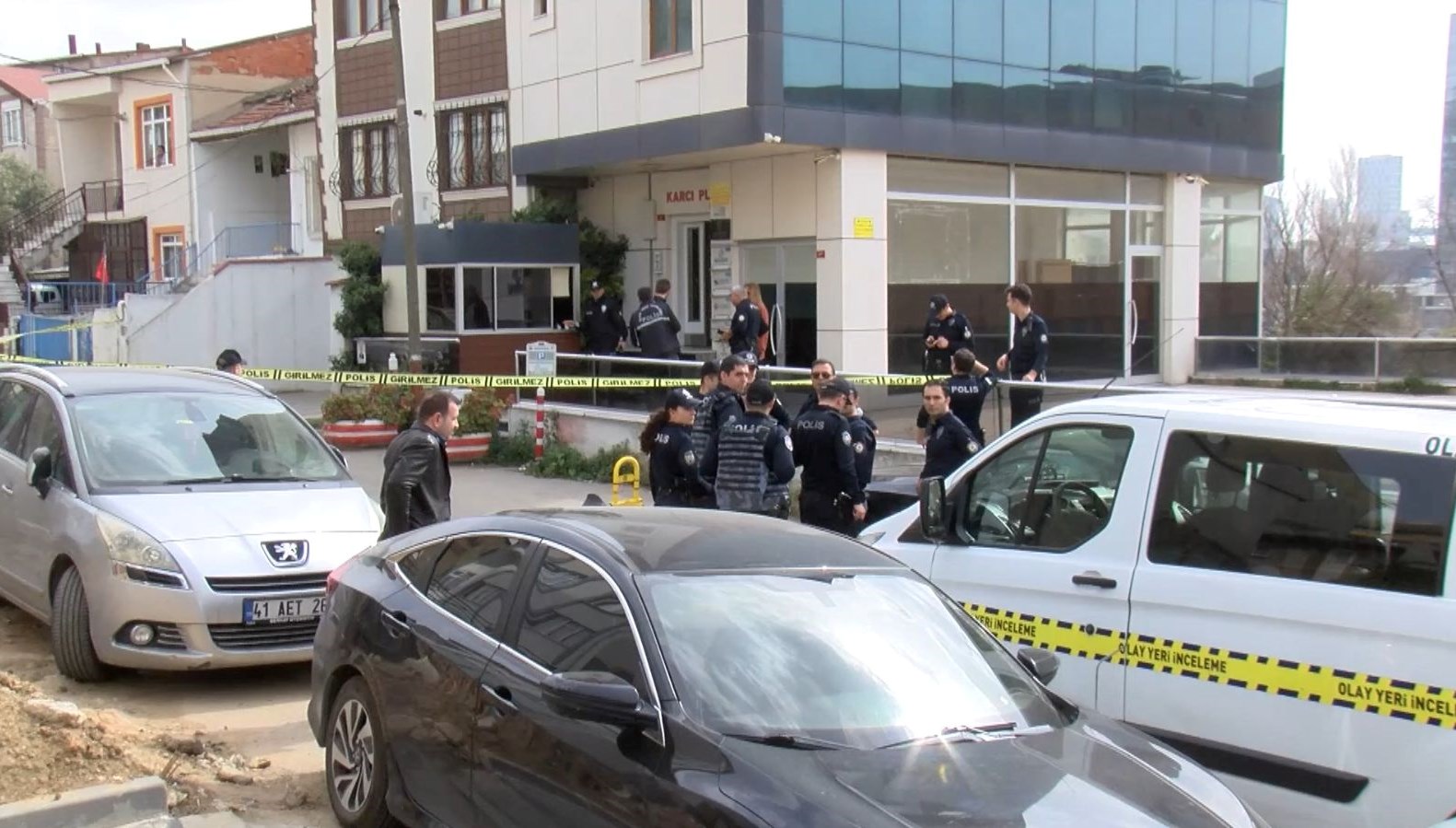 eski kogus arkadasi olan isverenine tuzak kurdu evvel odasina kapali kamera koydu sonra rehin D6Lr3Nfr