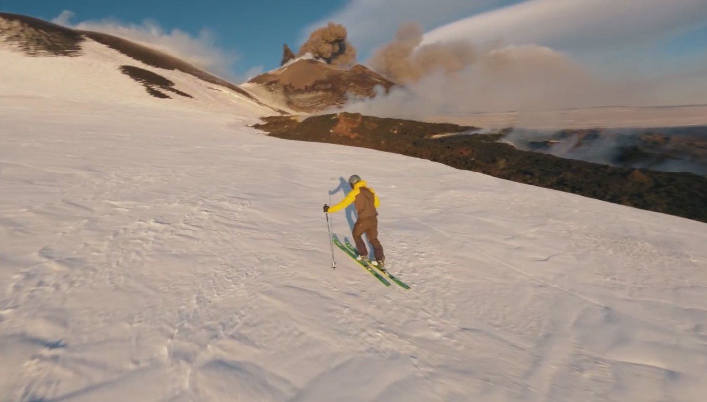 Etna Kükrediğinde Kayakçıların Cesur Dansı 71 etna yanardagi patladi lavlarin ortasinda kayak yapti nYlJkn5Q