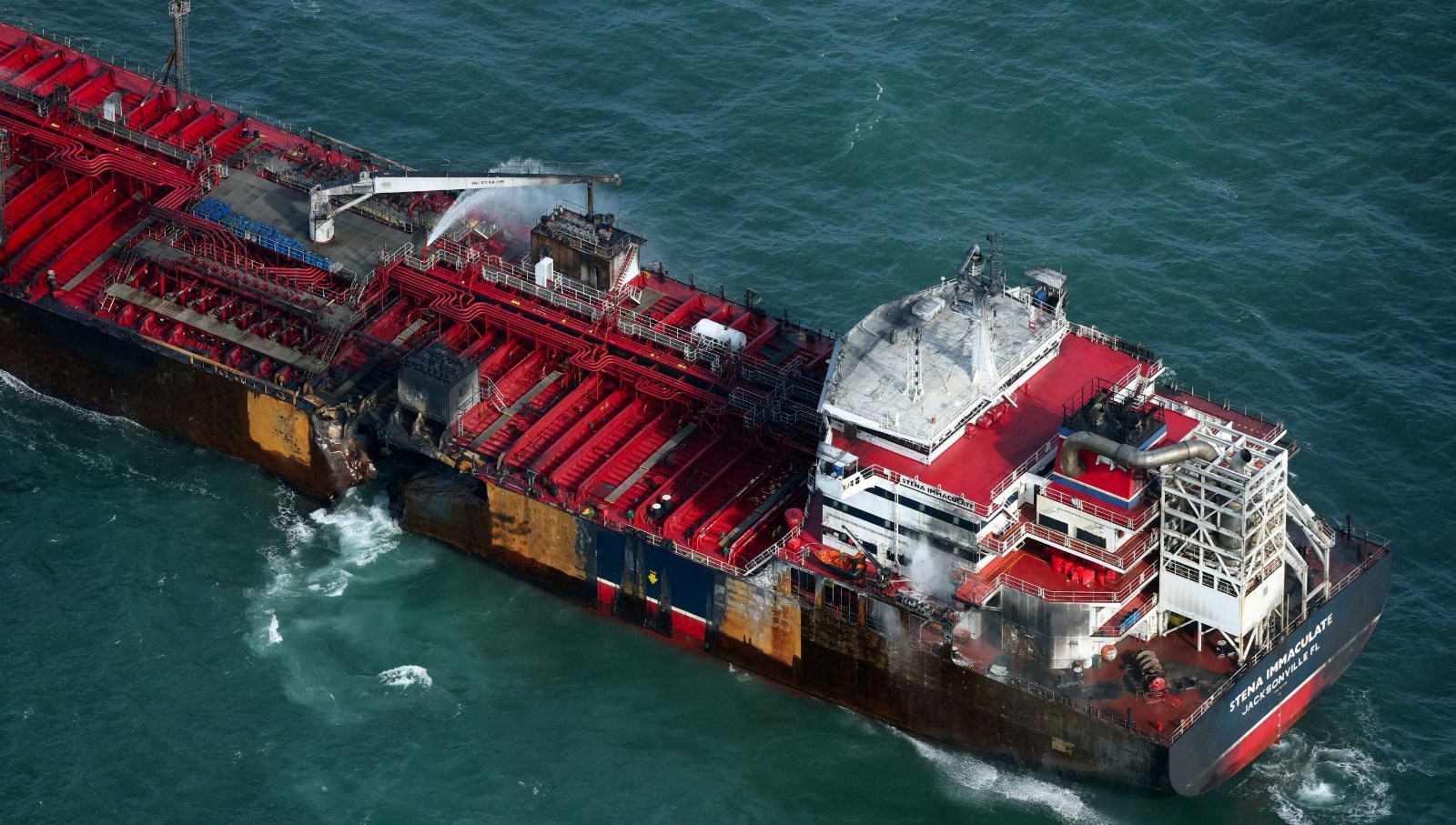 etraf felaketi kapida denizdeki yangin 24 saattir sondurulemedi rjycQZw4