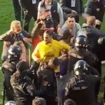 eyupsporkonyaspor macinin akabinde ortalik savas alanina dondu polis futbolcularin ortasina girdi zWabYU6u