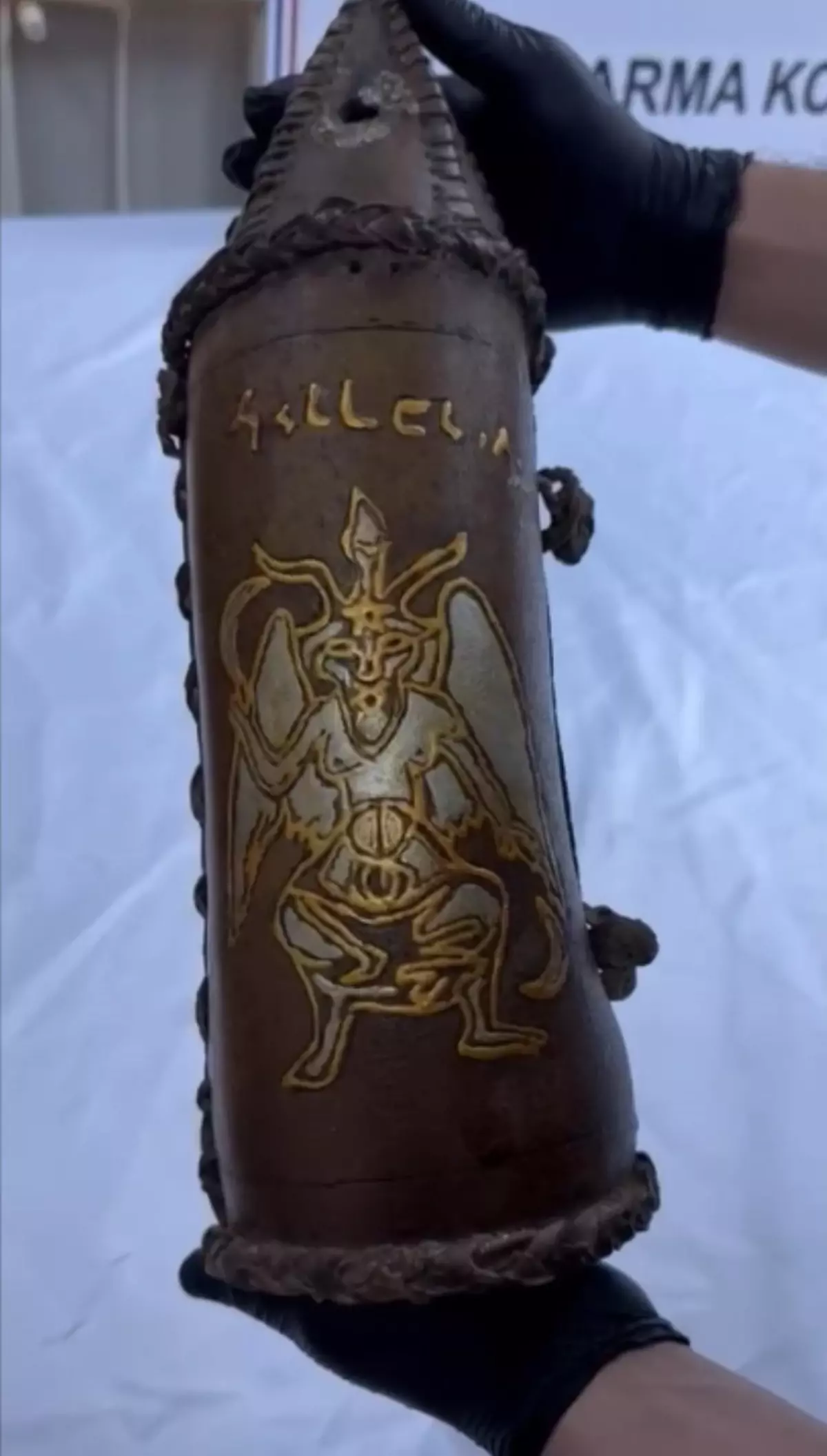 eyupsultanda bin 200 yillik altin yazmali tevrat ele gecirildi 15 milyon dolara satacaklarmis pJW4MT9q