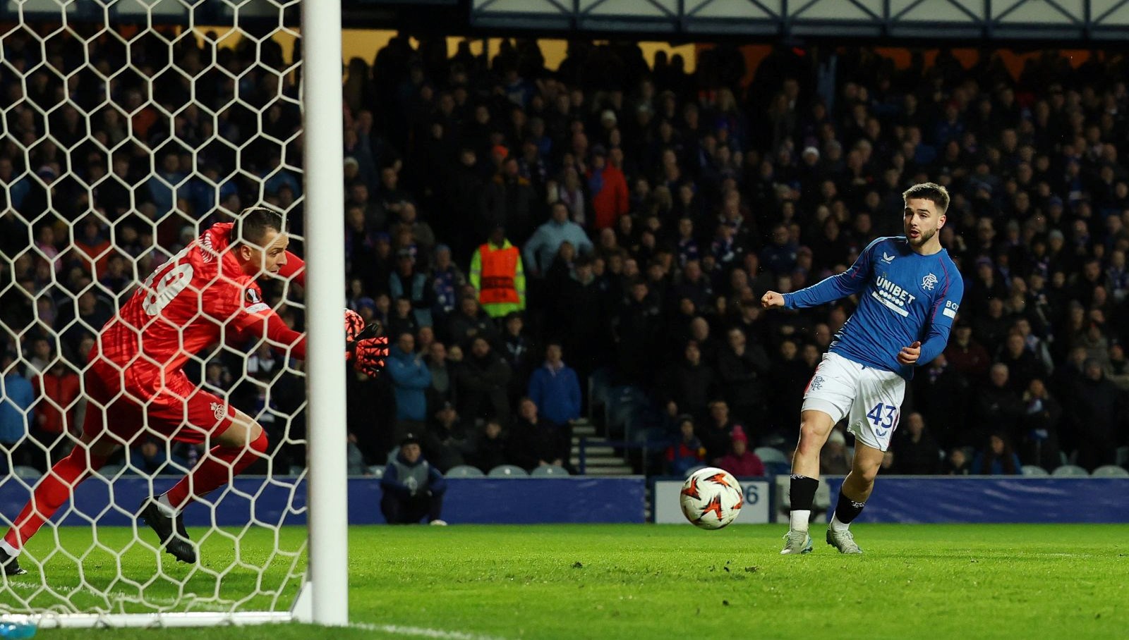 fenerbahce rangers maci oncesibir iskoc taraftari hayatini kaybetti kL2iu2Zq