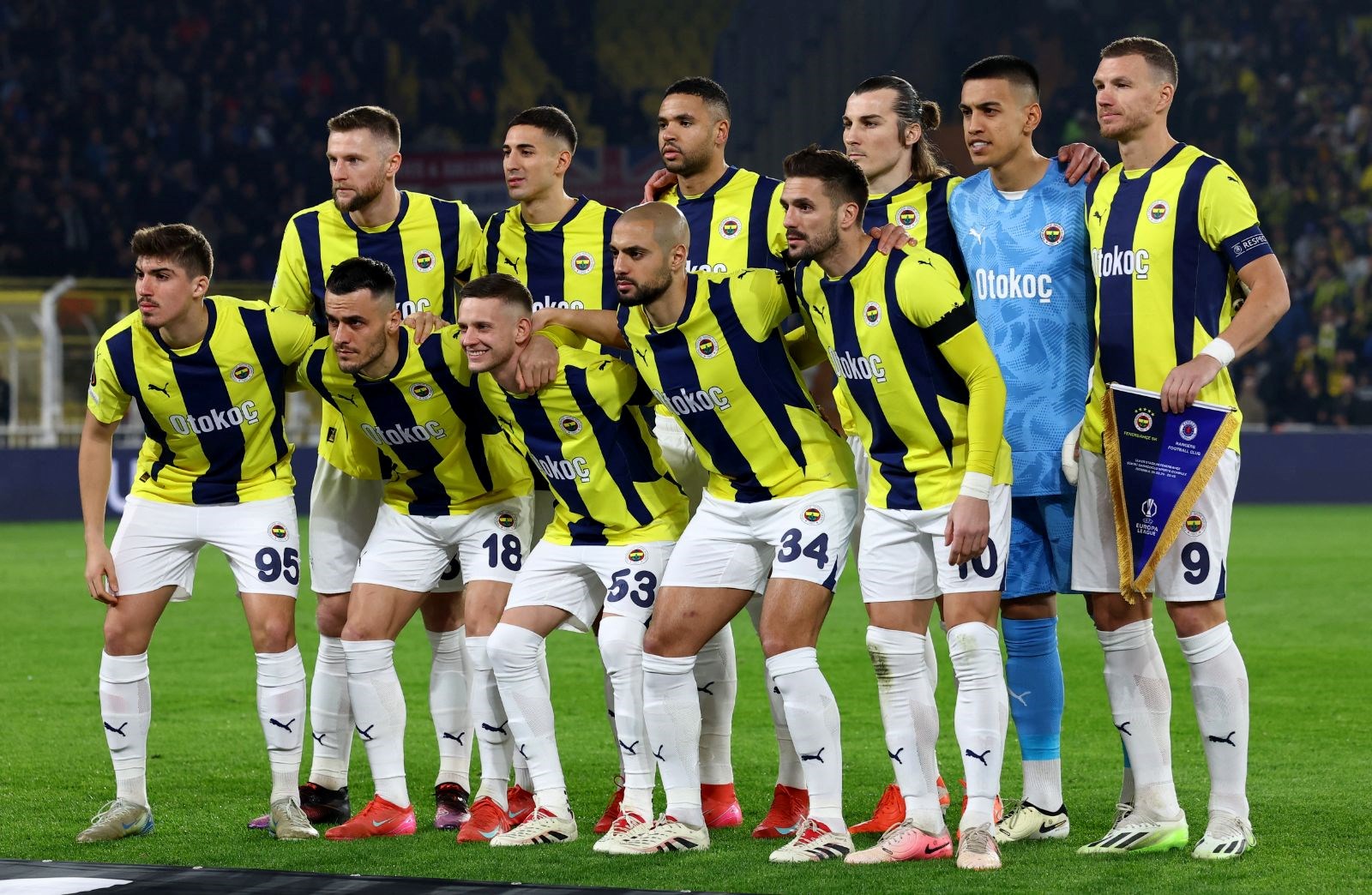Fenerbahçe'ye Kötü Haber: Çağlar Söyüncü Sakatlanarak Oyundan Çıktı! 69 fenerbahce rangers macinda sakatlik soku caglar soyuncu birinci yariyi tamamlayamadi