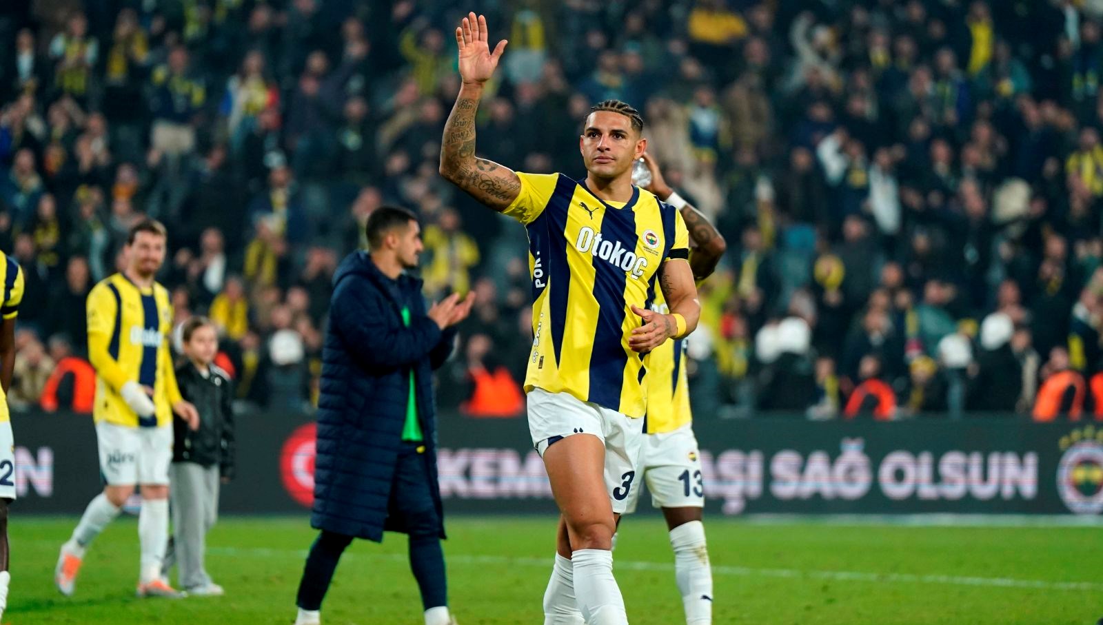 Fenerbahçe'de Diego Carlos Sürprizi: Brezilyalı Stoper Geri mi Dönüyor? 71 fenerbahcedediego carlos kadroya donuyor ceK2G3m4