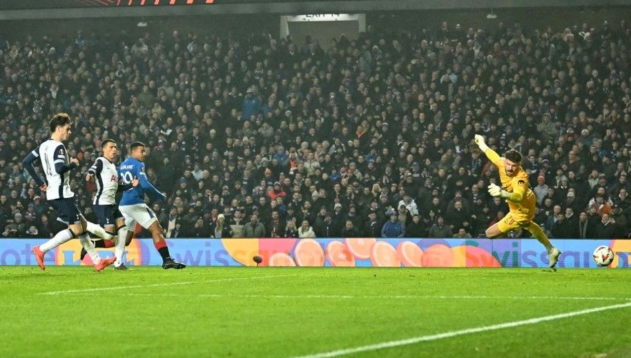 fenerbahcenin rakibi rangersin 126 yillik ibrox gelenecegi kadro her macta evvel 2 elizabethe galibiyet