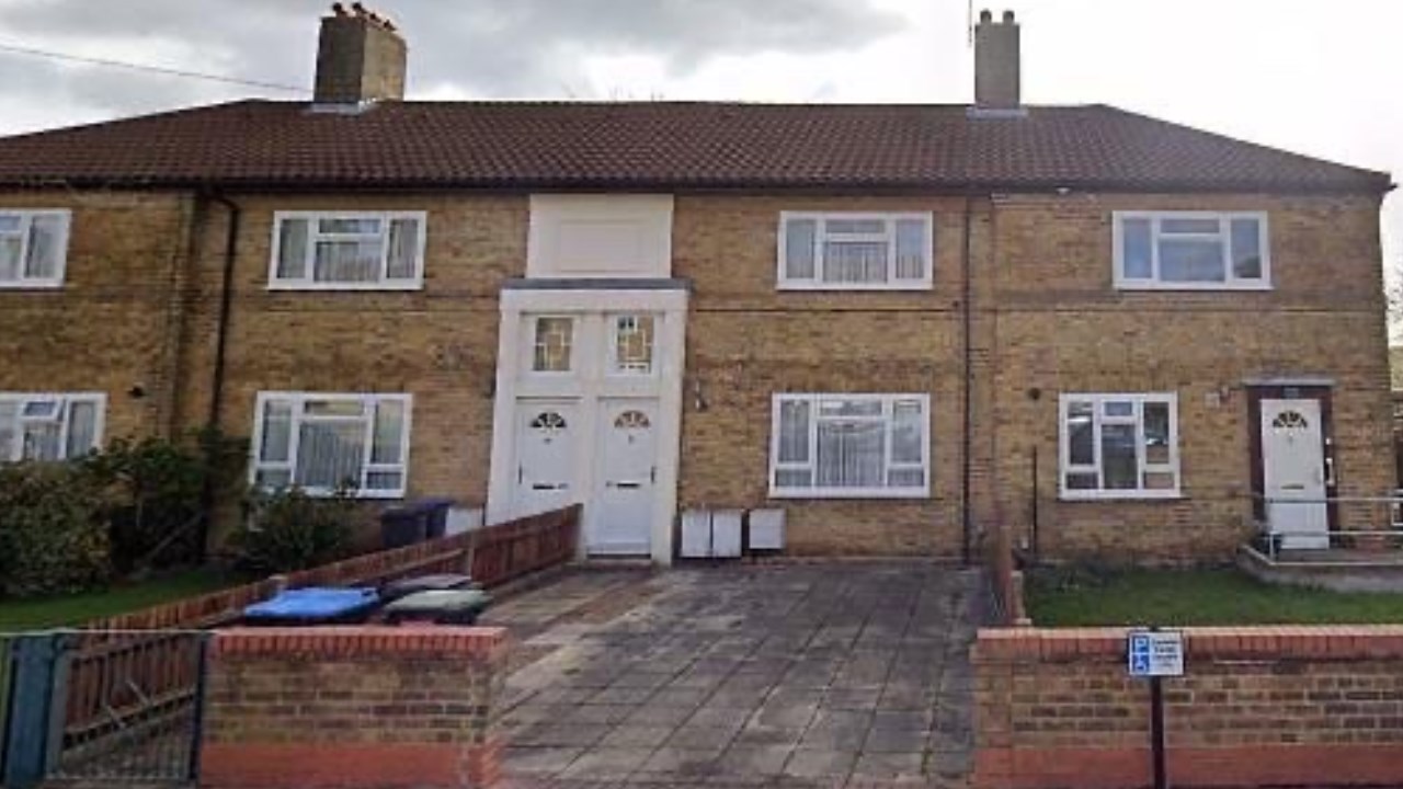 fetonun londradaki oyunu disaridan bakildiginda siradan bir konut uzere gorunuyor XdYprT7q