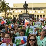 filipinlerde binlerce kisi duterte icin yurudu HQNvJCug