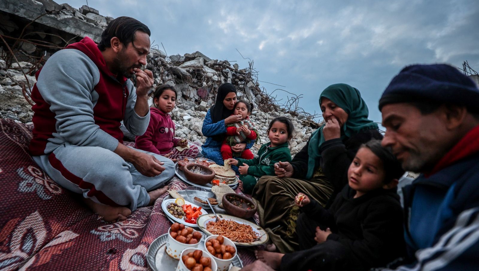 filistinliler sebze meyveyi sayiyla aliyor NQm1cBAu