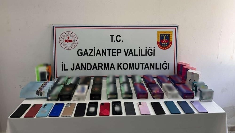 gaziantepte milyonluk kacak telefon ve saat operasyonu UQXP4cJb