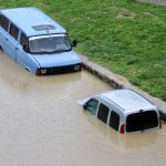 gece uzunlugu saganak tesirli oldu araclar suya gomuldu YjVfSYGK