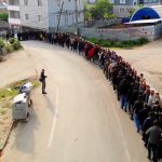 gelenek yeniden bozulmadi bursadaki o mahallede 1 kilometrelik bayramlasma kuyrugu HC9Cigm9