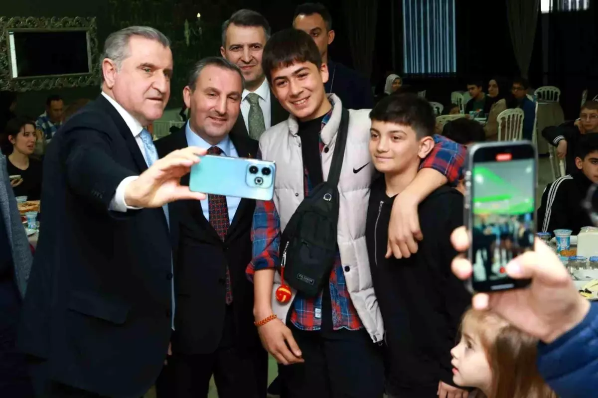 genclik ve spor bakani bak 950 bin genc yurtlarda bariniyor tcSiVzvi