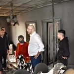 germencik belediye baskani zencirci yangin magdurlarini ziyaret etti tJLhwB7P