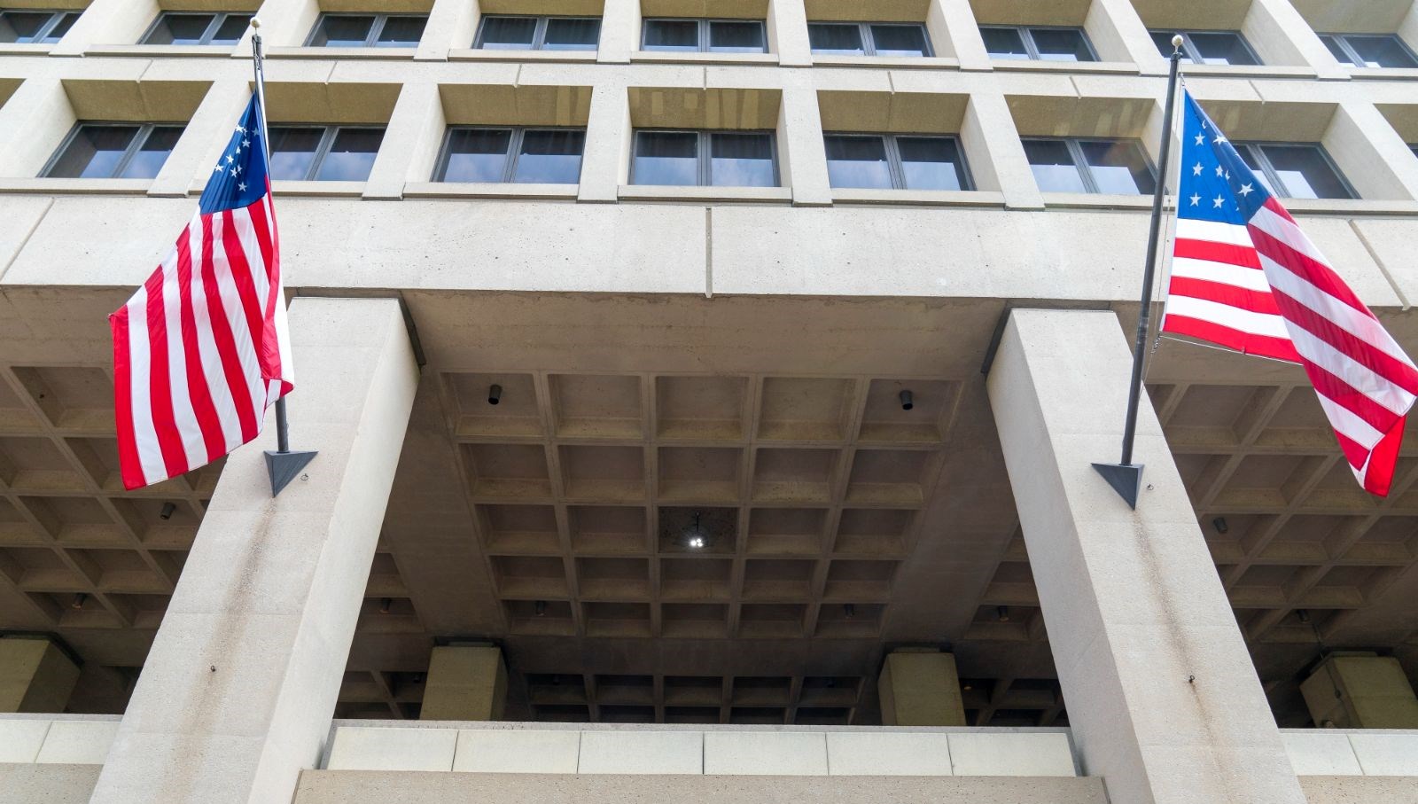 gizli bilgileri sizdirdi fbi casusu havaalaninda gozaltina alindi DqucckQp