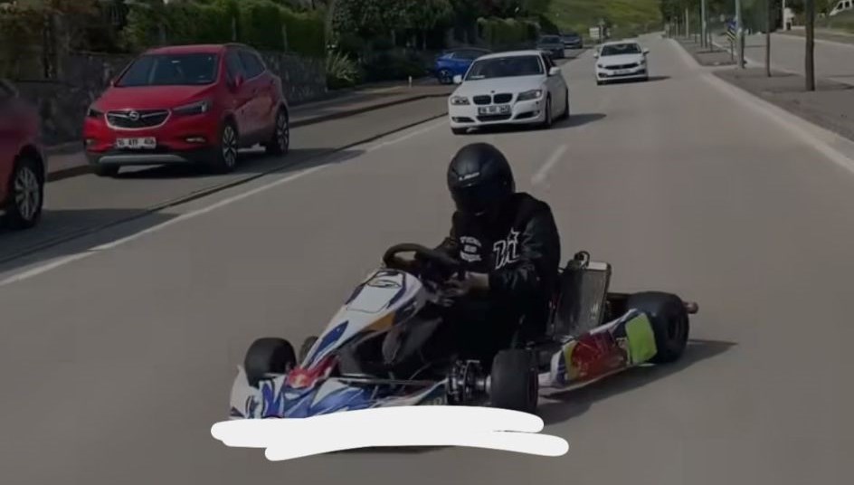 Go Kartçı Drift Ustası Tehlikeli Yarışa Çıkıyor! 71 go kart soforunun tehlikeli oyunu yola cikti drift atti A7vPAL42