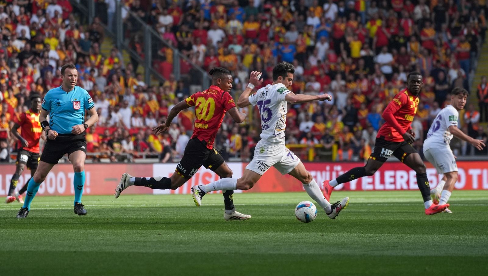 goztepe ile eyupspor berabere kaldi 2 gollu macta 1 kirmizi kart cikti 6hEcgs9S