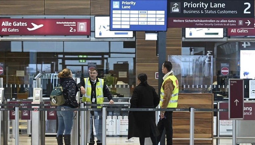 grev ulasimi etkiledi 100den fazla ucus iptal oldu suWrlDOL