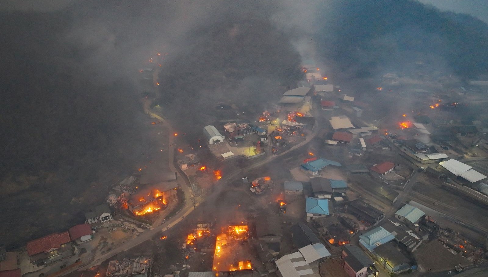 guney korede orman yangini sondurulemiyor meyyit sayisi 15e yukseldi byXd5LZ6