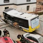 halk otobusu site bahcesine uctu YW2ykF14