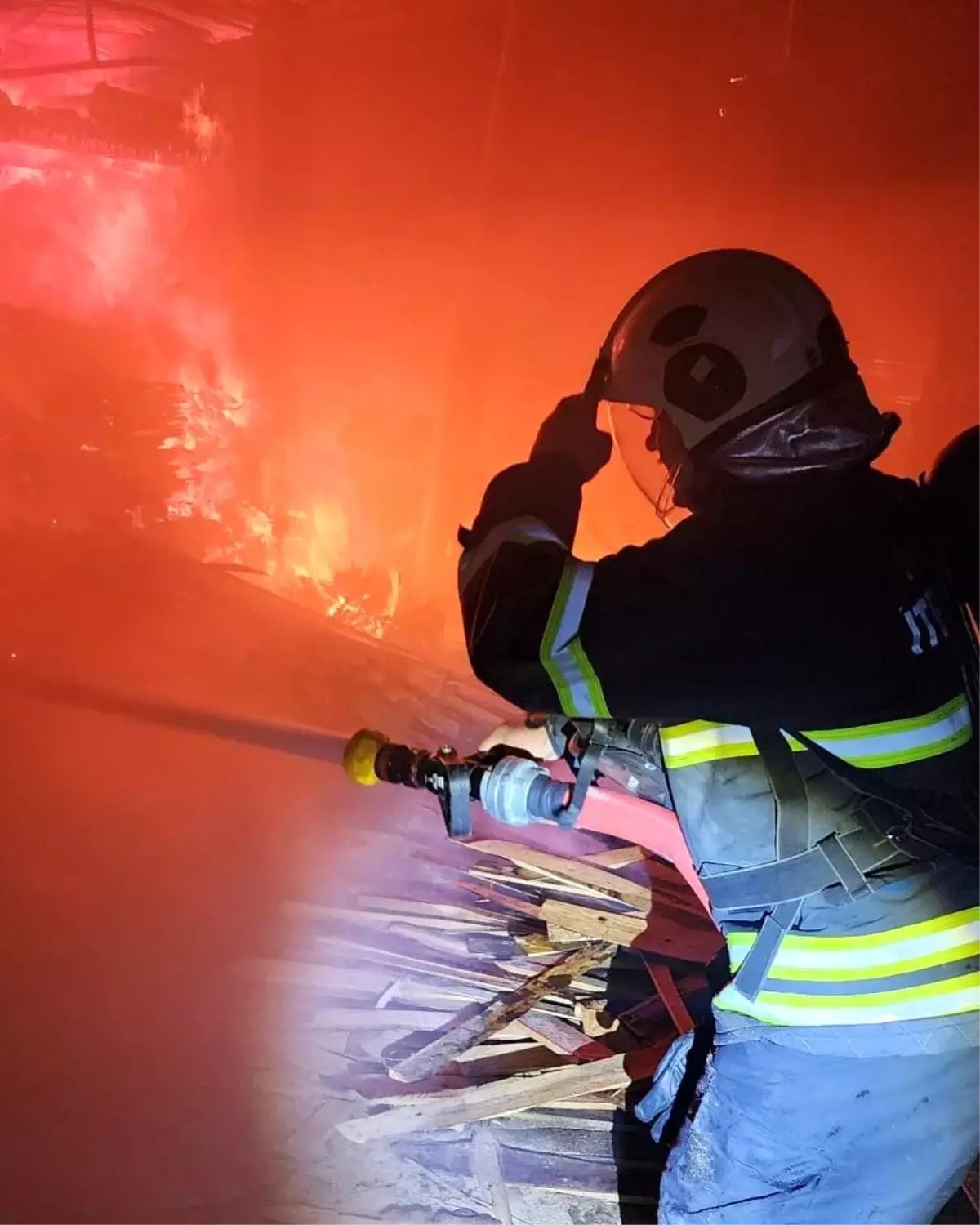Hatay'dan Alevler Yükseliyor: Kereste Fabrikası Kül Oldu 71 hatayda kereste imalathanesinde yangin