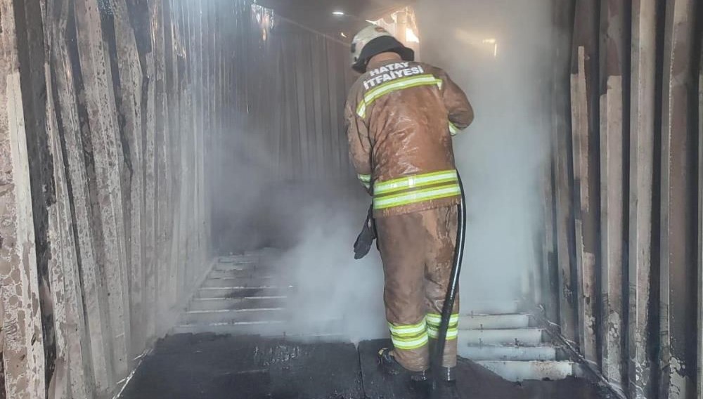 Hatay’da Konteyner Alevleri: Felaketin Ortasında Umut Mu Yanıyor? 71 hatayda konteyner yangini HVrtBbpb