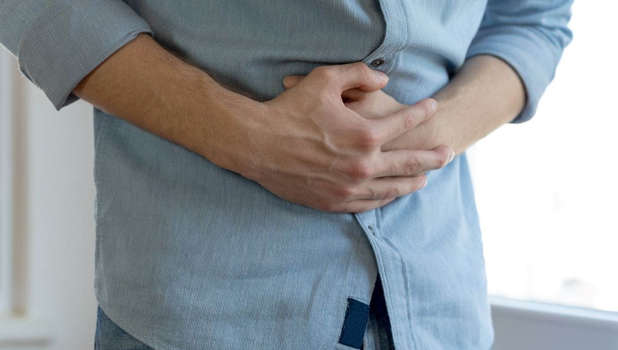 Hazımsızlık Maskesi Altındaki Ölümcül Teşhis: 44 Yaşındaki Babanın Şaşırtan Kanser Hikayesi 71 hazimsizlik sandilar oysaki az gorulen kanser tipiymis 44 yasindaki 3 cocuk babasi bu belirtileri QigmMkfI