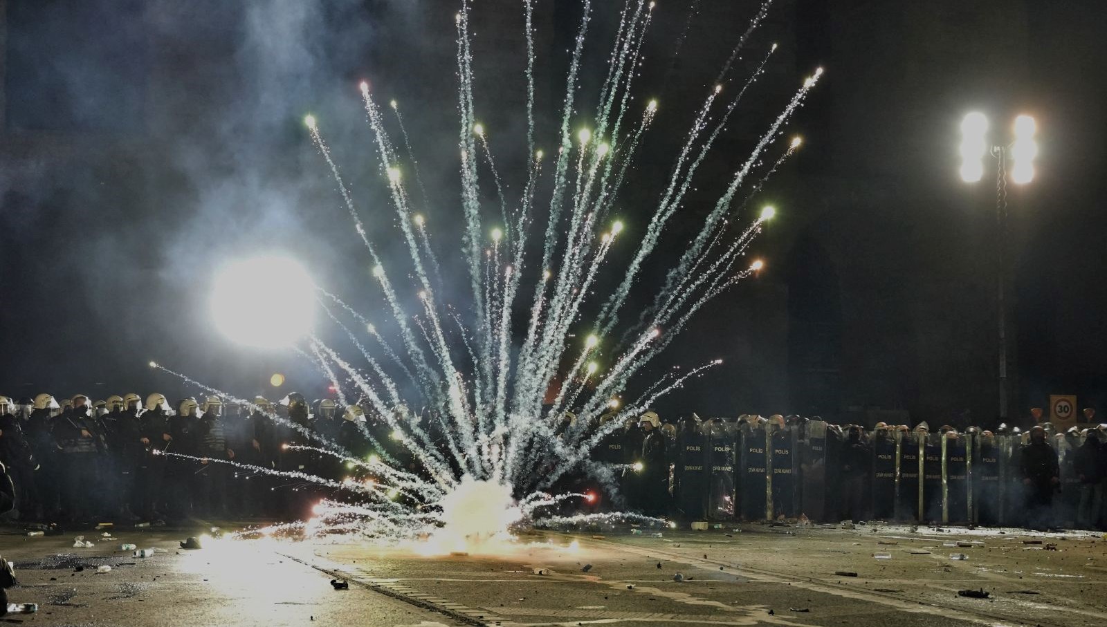 ibb sorusturmasi protestolari bircok vilayetteki sovlara polis mudahale etti MMJyTaTH