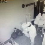 icinde binlerce lira olan kasayi acamayincacareyi sirtlayip goturmekte buldular tPPI52B8