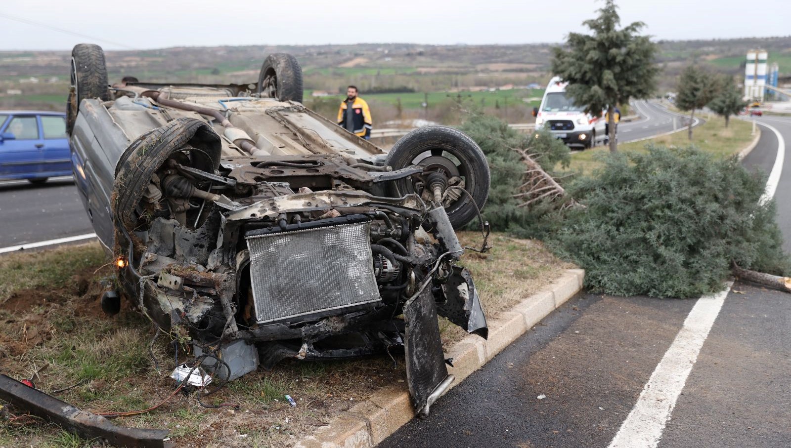 İki araba çarpıştı: İki yaralı 71 iki araba carpisti iki yarali wi97eFKA