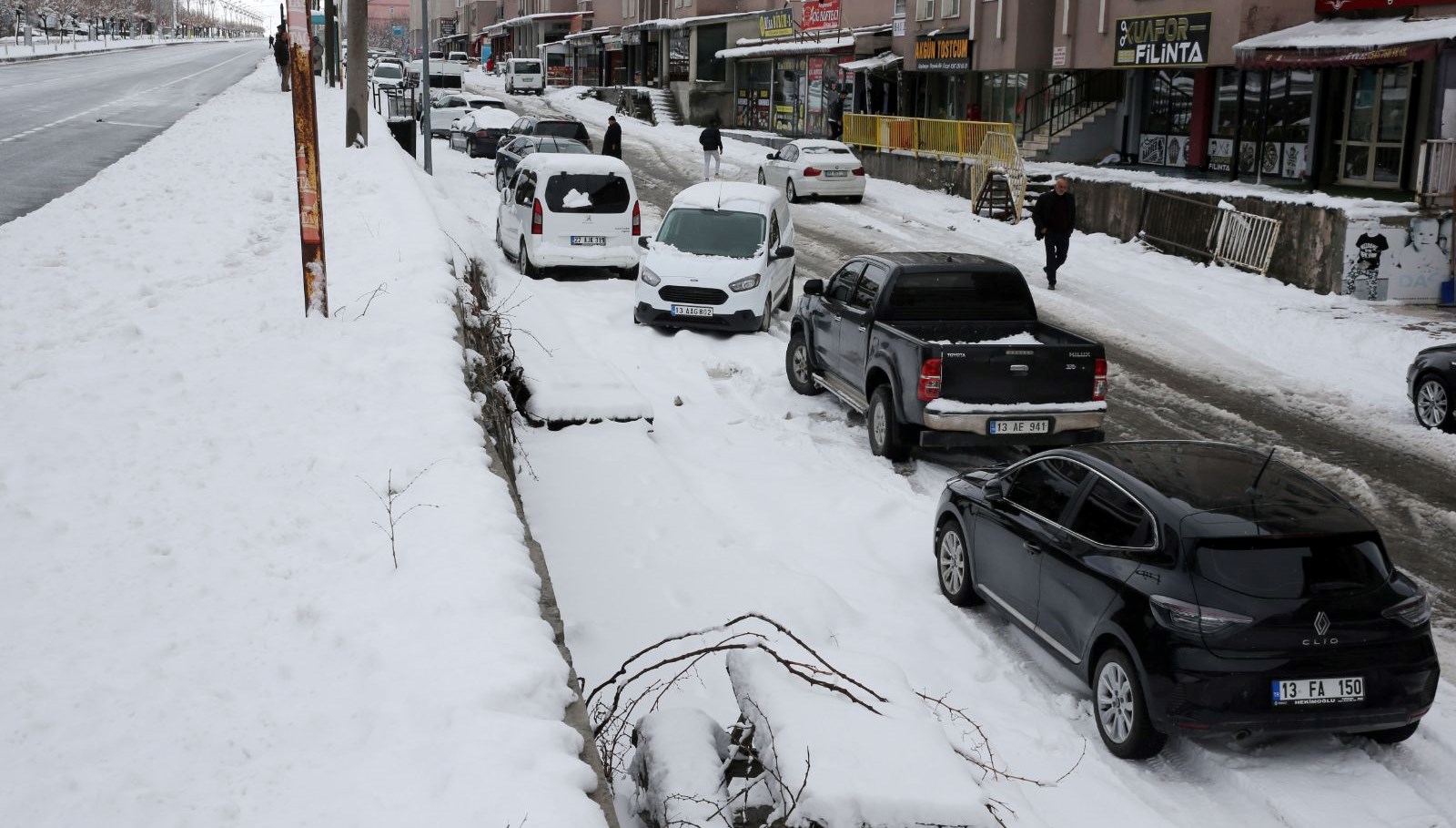 107 Köy ve Mahallede Ulaşım Alarmı: İşte Kapanan Yollar! 71 iki vilayette 107 yerlesim yola kapandi HuRUEAQy