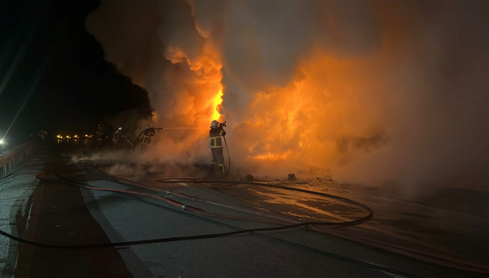 iplik yuklu tir alev topuna dondu tjim3cN7