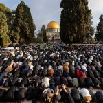 isgal altinda bayram mescid i aksadaki namaza 120 bin filistinli katildi Yr3peh1v