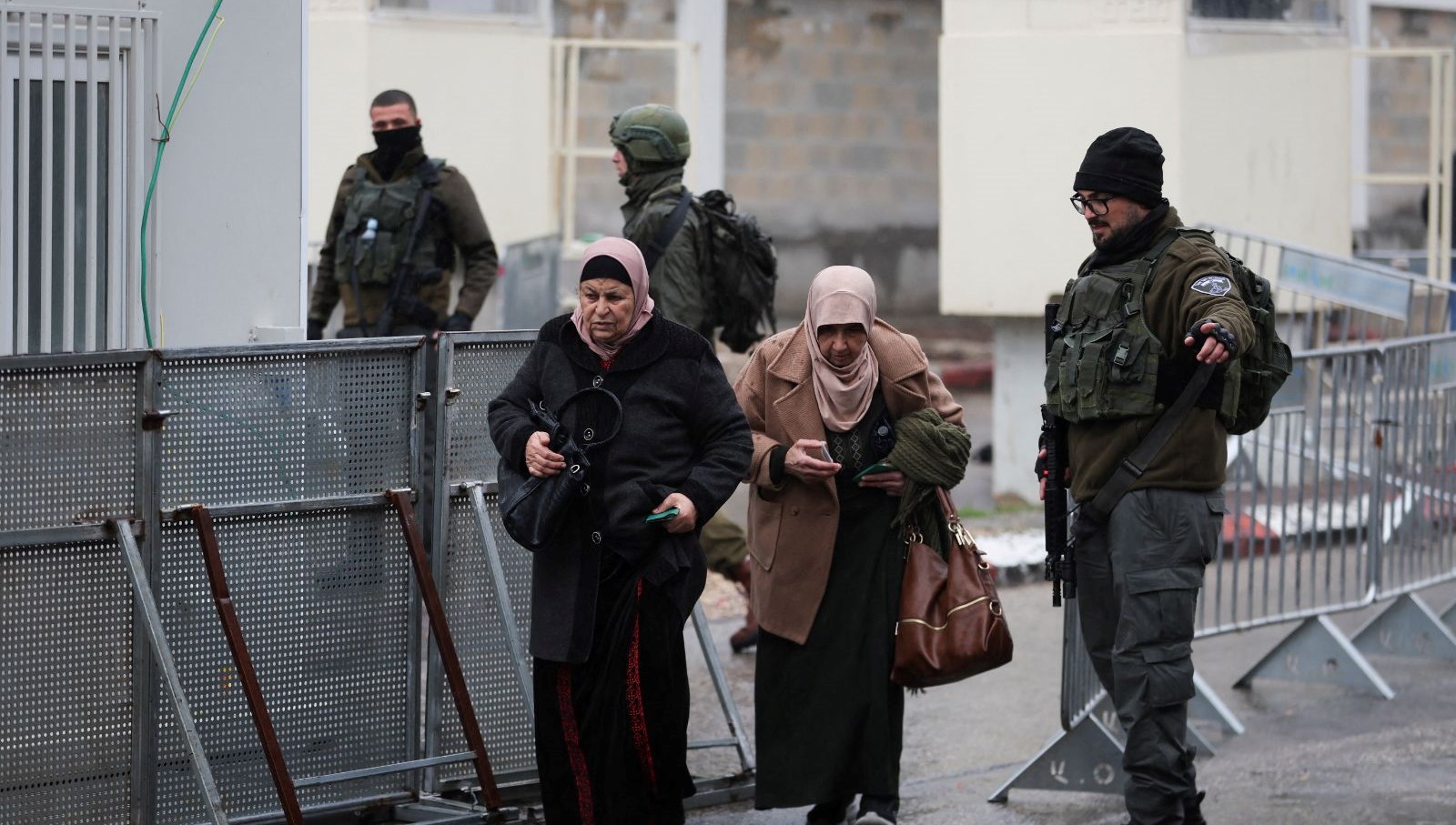 İsrail'in Batı Şeria'daki Filistin Konutlarını Yıkması Tepki Çekti. 71 israil bati seriada filistinlilere iliskin konutlari yikti naKjkbH2