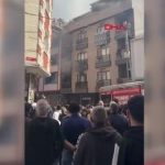 istanbulda 4 katli binada yangin alevlere mudahale suruyor k1neg8E2